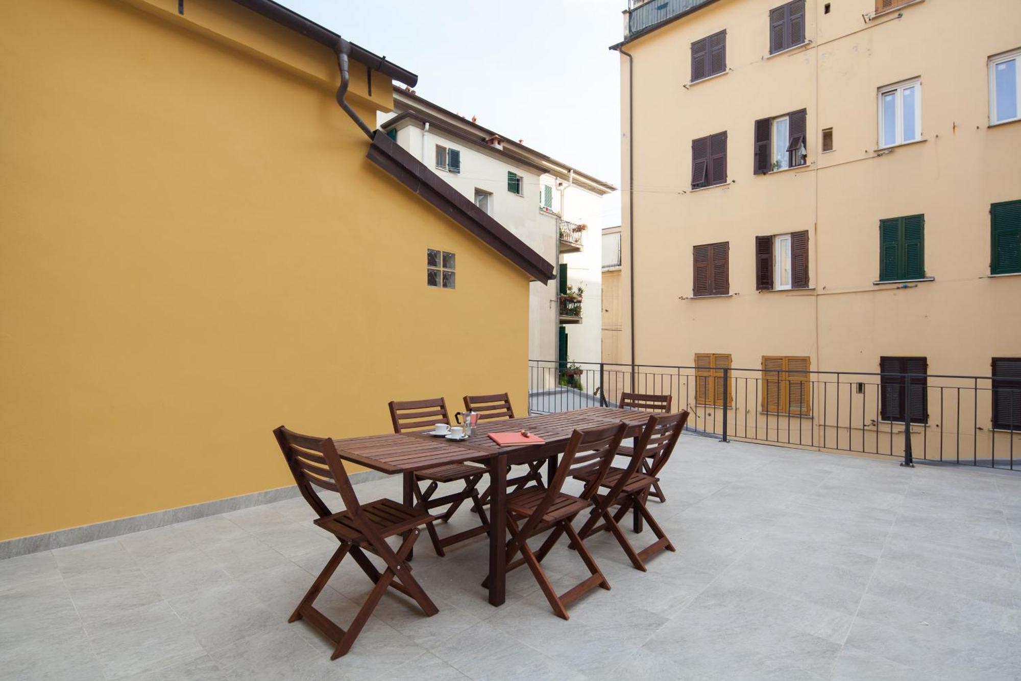 Cv5 - La Spezia City Center - Wide Modern Apartment Walking Distance To The Station To Cinque Terre - Big Terrace On The Roofs Екстериор снимка
